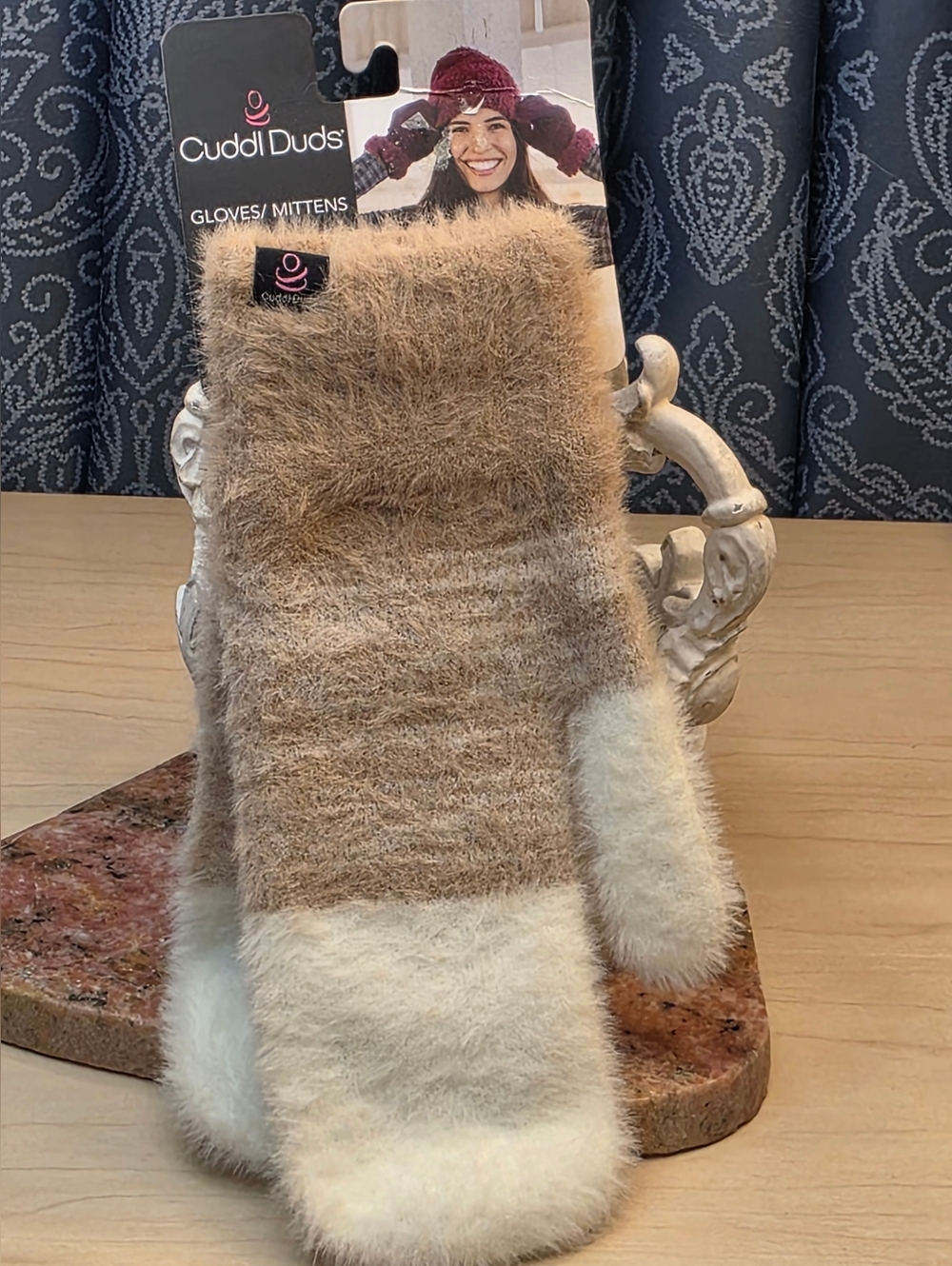 NWT Cuddl Duds Fuzzy Colorblock Mittens O/S Ivory/Tan/White